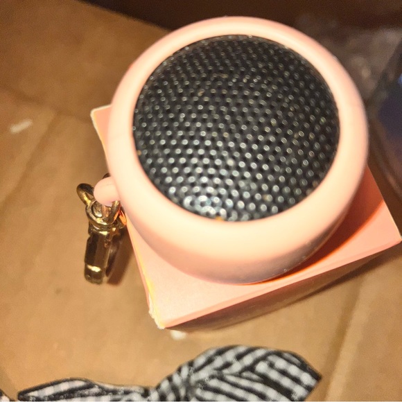 RARE Victoria’s Secret MINI Bluetooth Speaker Bag Charm KEYCHAIN - Picture 4 of 6